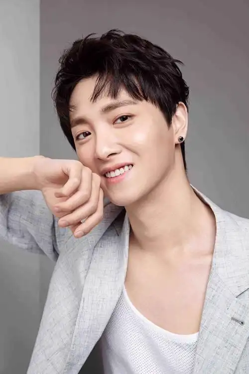 组图于斌拍春季写真冷峻帅气演绎简约时尚