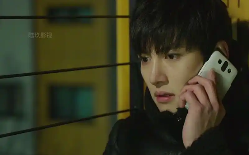 韩剧《healer治愈者》池昌旭卧底女孩身边,暗中保护