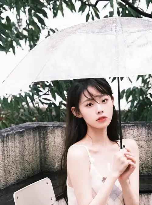 一组创造101董颜图片分享给大家,董颜,原名王婷,1996年出生于浙江