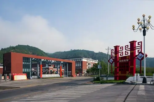 追梦人的摇篮------美丽的宜川中学