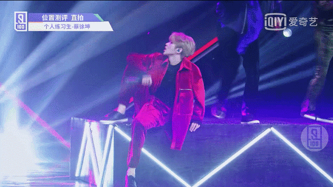 台前幕后反差萌 哪一个才是坤坤的本体?