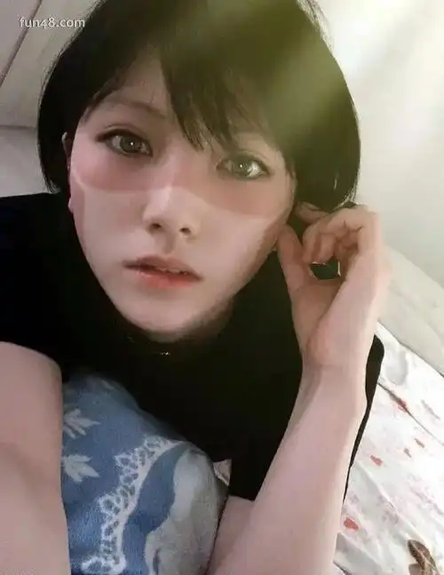 美女搞笑的口罩晒印图片大全