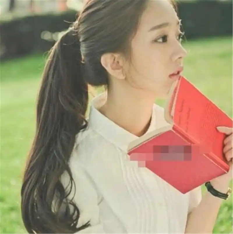 第一种:偏分低马尾