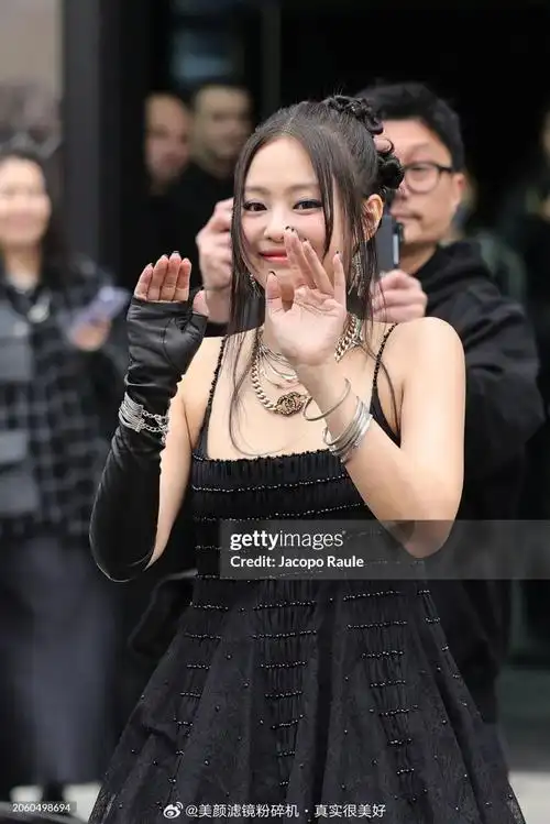 jennie仪态