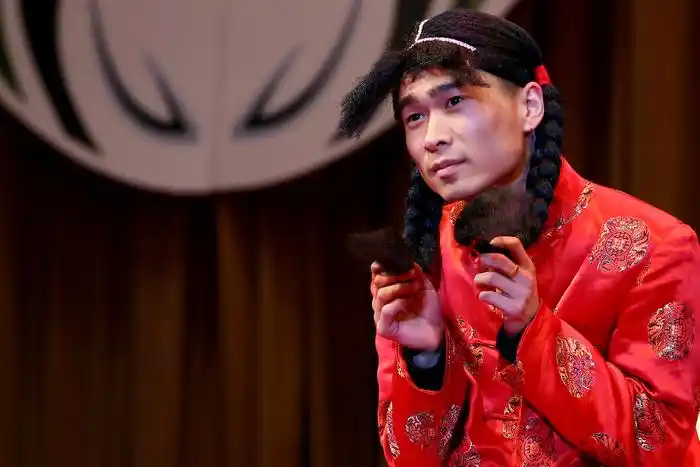 二人转大舞台新演员登场啦!