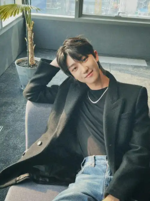 徐明浩黑发随拍