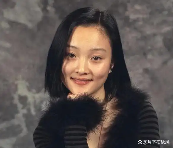 明明从大饼脸变小v脸却死不承认整容醒醒吧已经被基因出卖