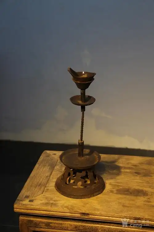 民俗杂项 铸铁古油灯 民俗老铁灯 卍字工艺