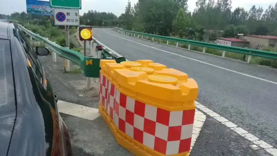 滚塑三联组船型防撞桶高速反光桶 fzt-04