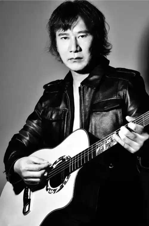 歌手马条,代表作:《给给》,《封锁线》,《花儿》等.