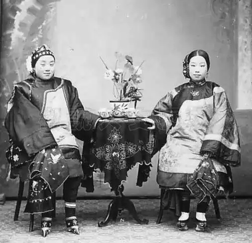 封建社会为何会出现"三寸金莲",缠足的背后是男权导致