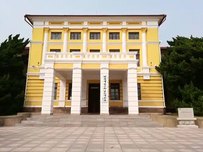 旅顺关东军司令部旧址博物馆位于大连市旅顺口区太阳沟万乐街10号.