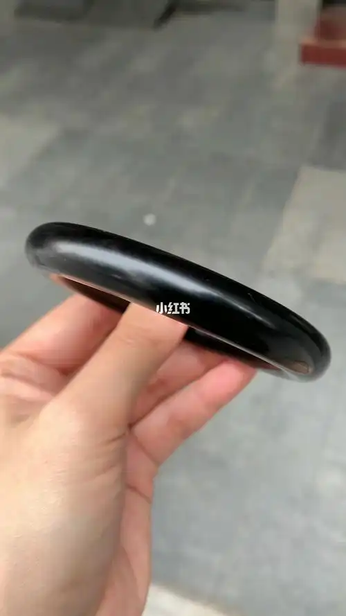 油润细腻的黑羊脂手镯墨玉