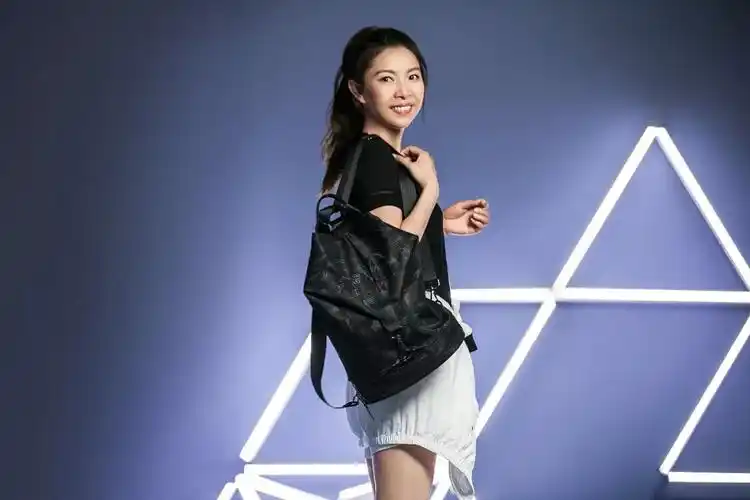 思凯乐曾花认真活着的人自带光芒