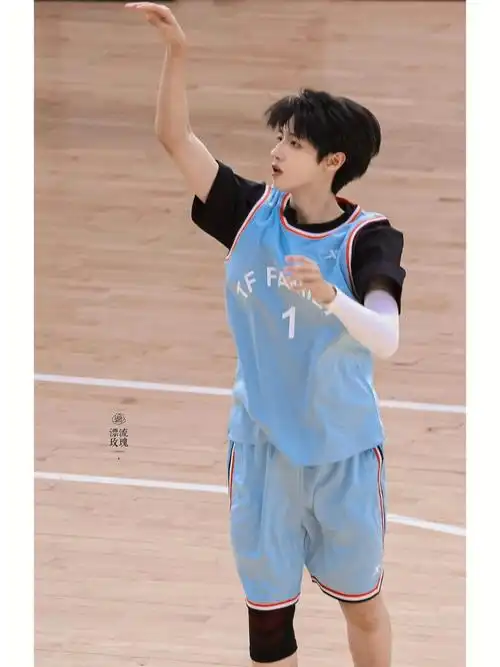 棍哥生图即神图#朱志鑫  #tf家族三代  #时代峰峻2022夏季运动会