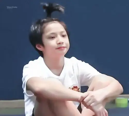 刘耀文震惊!竟然有脑袋如此圆润的小学生