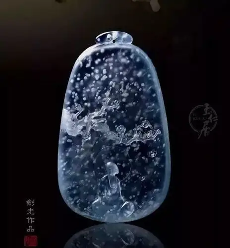 雪花棉翡翠以木那出产的最为有名,被誉为:海天一色,点点雪花,混沌初开