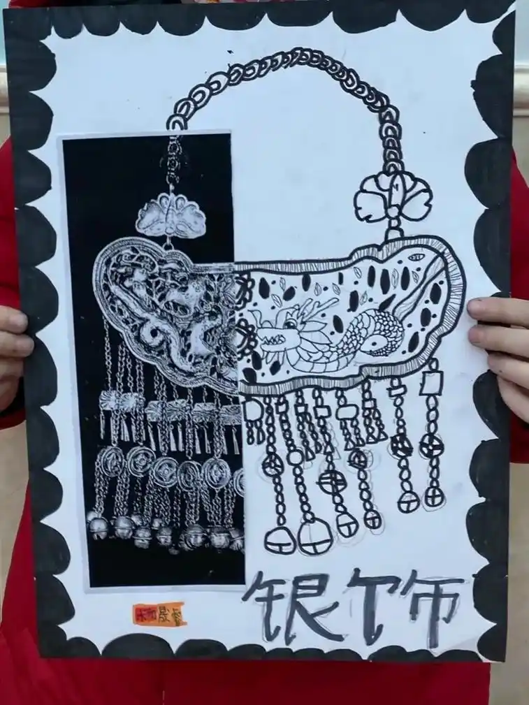 儿童画线描苗族银饰