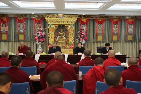 嘉木样院长与全体师生座谈