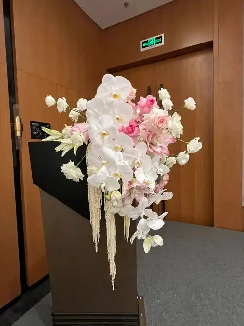 讲台花司仪台花