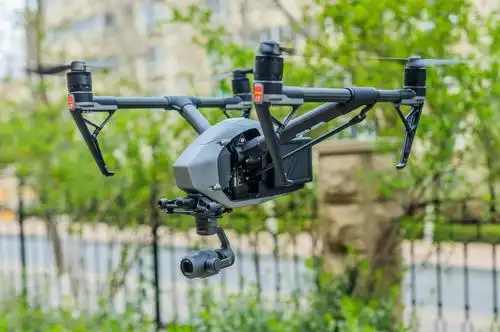 从大疆精灵2到现在的悟2 有了它感觉自己懒得飞了,每次考车带着大箱子