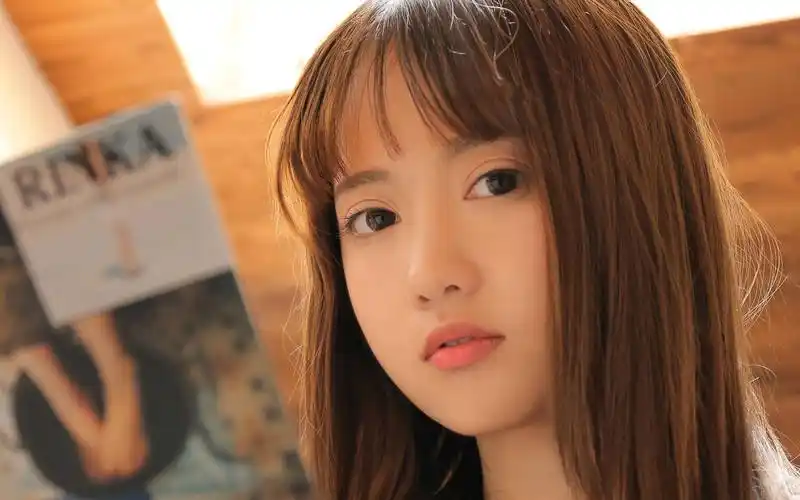 唯美美女背景图片) 热门美女壁纸推送,让您更快地找到您想要的好看又