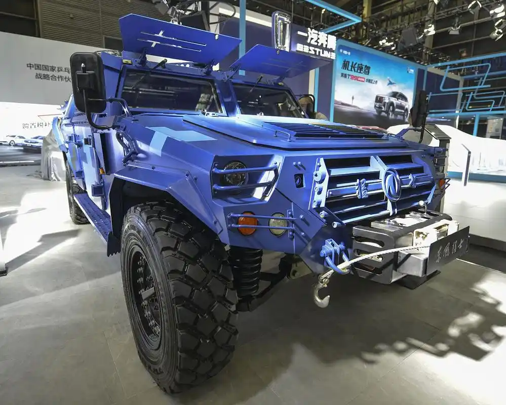 大家好,今天我们继续深入研究一下这辆备受瞩目的东风猛士民用版底盘