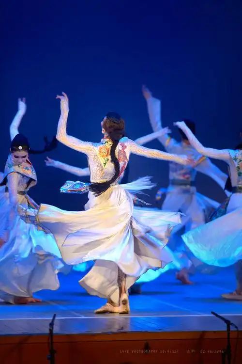 【尼康荡妇 220拍东方歌舞团-----df试机】