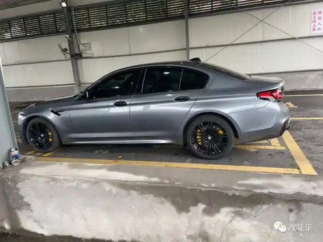 宝马5系改装(浓厚生活气息的改装款,宝马5系改装吸睛无数)