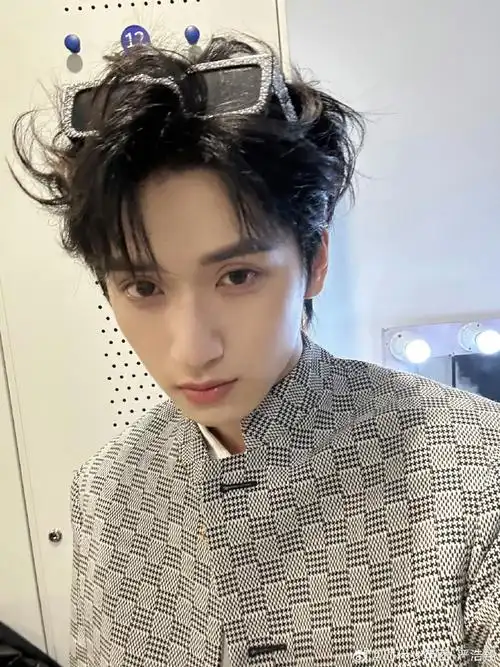 "    严浩翔神图  严浩翔神图    @时代少年团