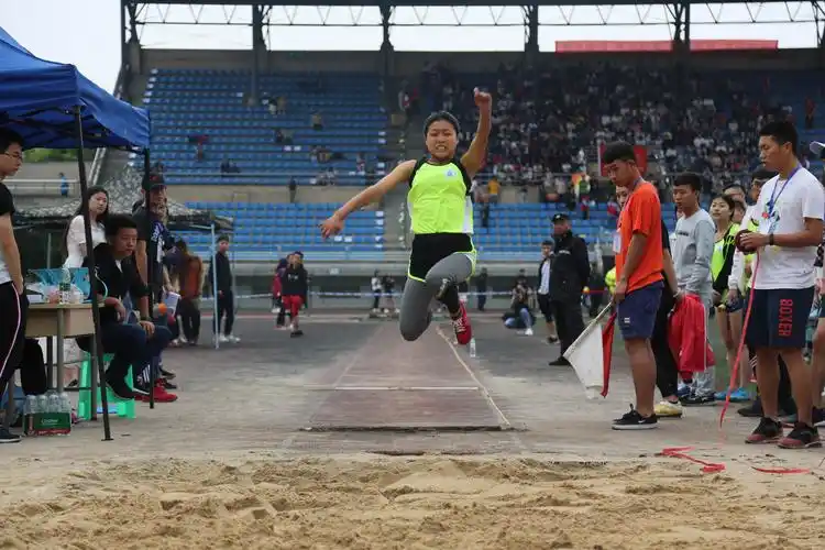 4 跳远比赛.jpg