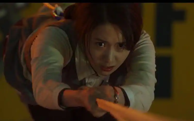 电影极限逃生,徒手攀岩遇上生死时速,又燃又热血的灾难片