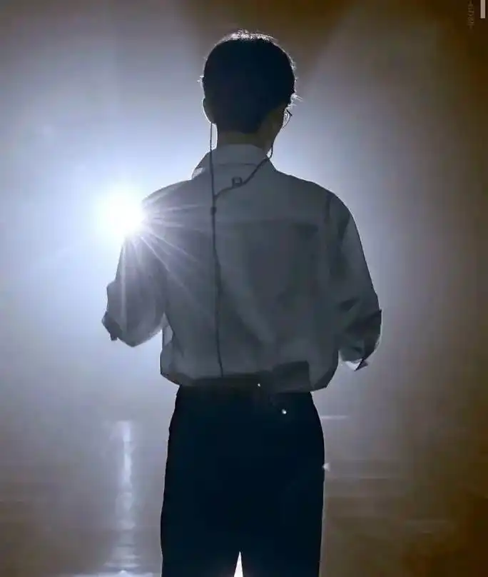 20220217   #肖战#背影  - 抖音