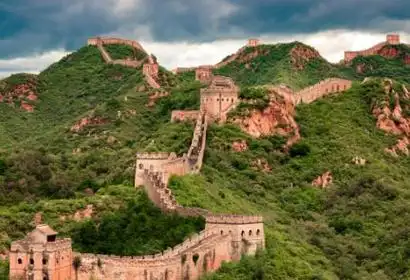 长城距今两千多年为何从不倒塌原来秦始皇用了一个