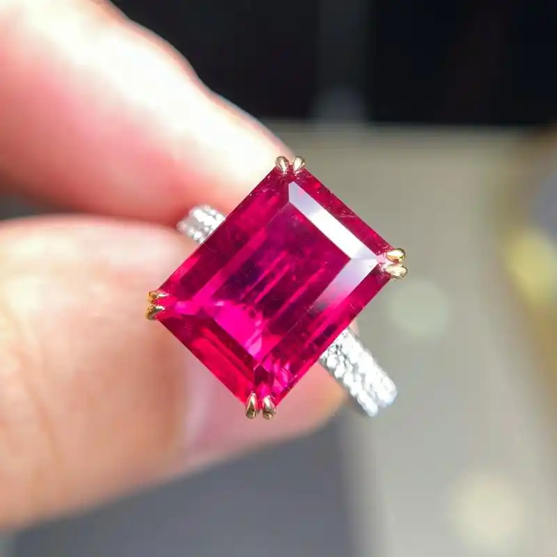 721克拉红碧玺戒指颜色非常好