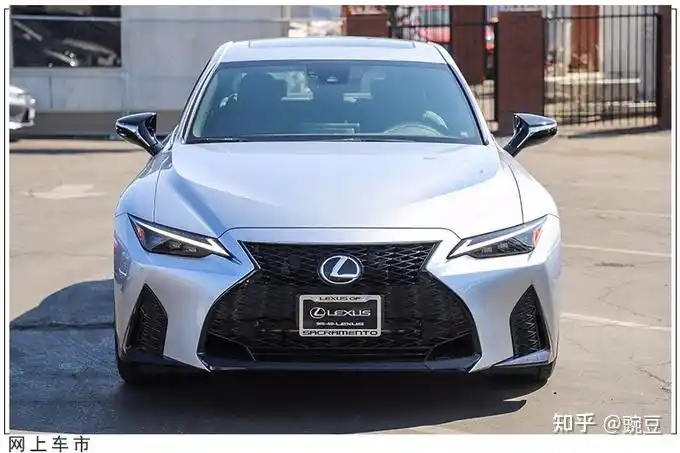 雷克萨斯全新is海外实拍搭35lv6海外不到25万