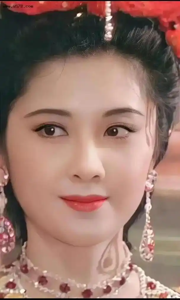 能在最经典的《西游记》中饰演女儿国国王,她到底有多美