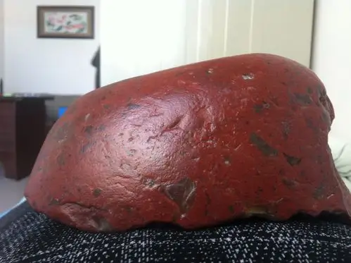 巴林鸡血石原石请专家帮忙看看是真的吗?