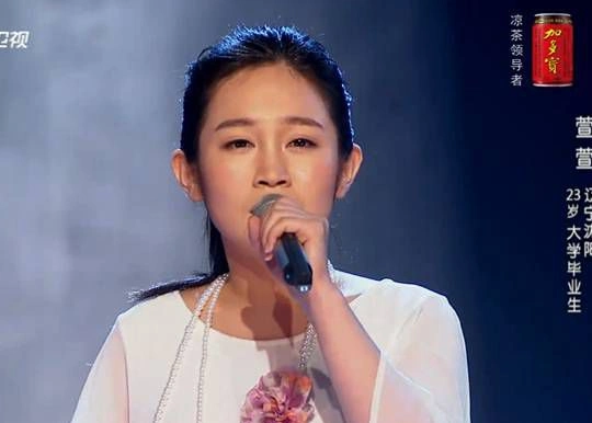 时尚热点 影评   据悉,萱萱原名戴潆萱,是东北人,曾经参加过《快乐