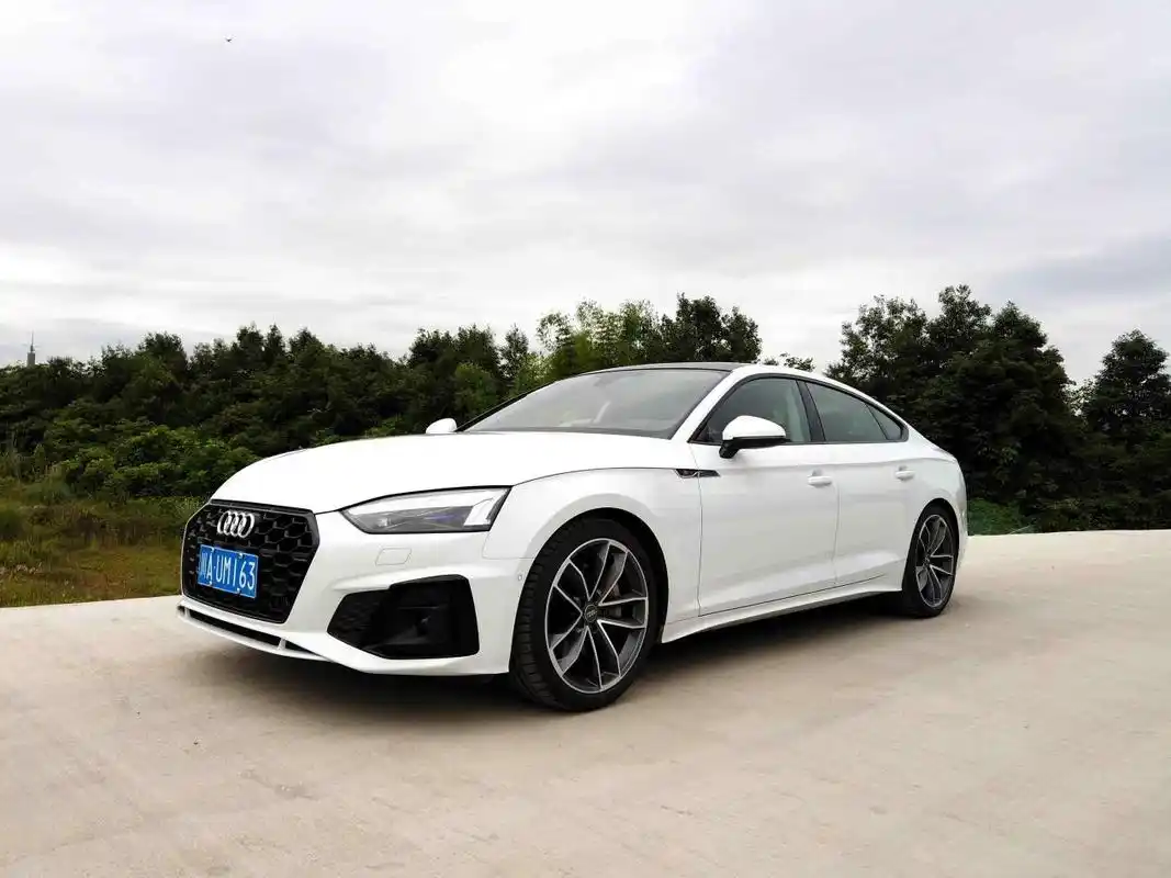 春熙路上来了台全新奥迪a5给安逸之都再添一缕优雅