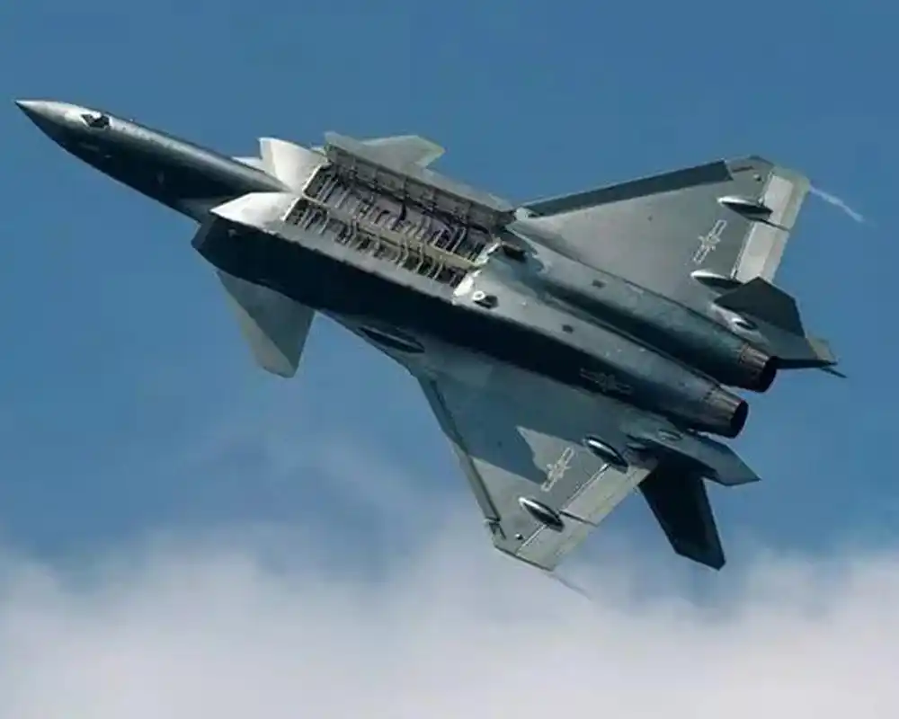 歼20作为中国最先进的五代战斗机之一,其出色的性能参数展现了中国