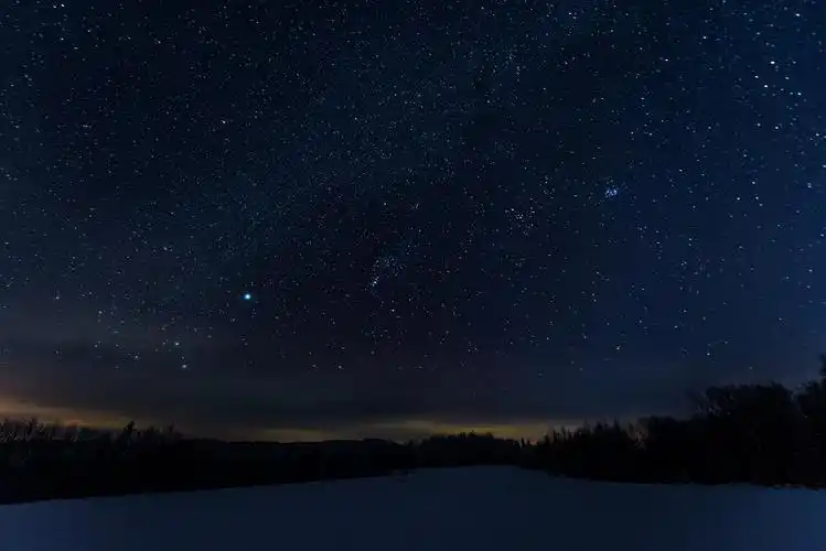 山脉上空的的星空自然景观