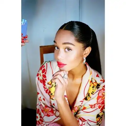 克莱父亲说:"如果说上佳表现的原因,那应该是她laura." 67