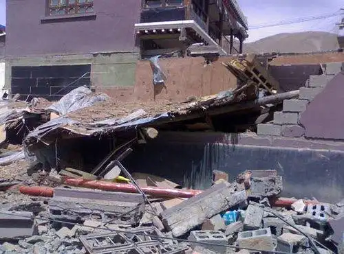 青海玉树结古镇地震现场