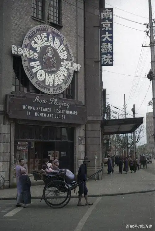 老照片:30年代上海马路上奔驰汽车驰骋,40年代香港美丽街景