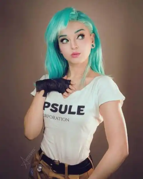 波兰美女cos七龙珠人造人18号金发蓝眼超冷艳