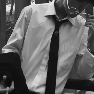 优质男头打领带的,黑色的领带白领专用的-男生头像