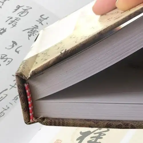 11/方背方脊精装方脊也是精装书常见的一种装订形式,硬质封面和书芯