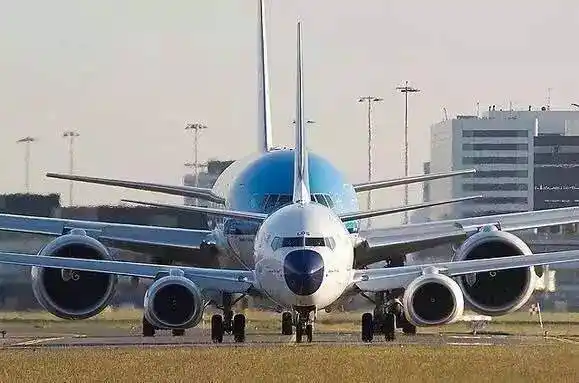 当小飞机遇到大飞机,整个世界都萌萌哒!