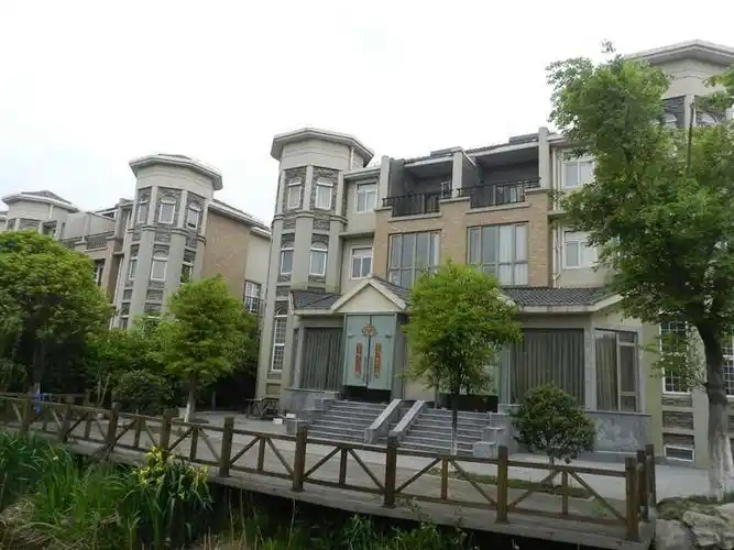 "有容乃大" 盘点8字头起超低容积率楼盘